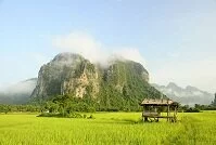 Copyright © Weeris Bualumyai Lao Geography - Karst peaks