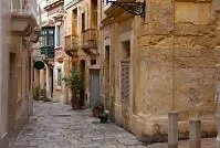 Copyright © Iakov Filimonov Maltese Architecture - Street in Vittoriosa
